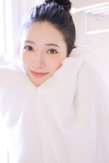 那英问张馨予李菲儿你俩谁啊